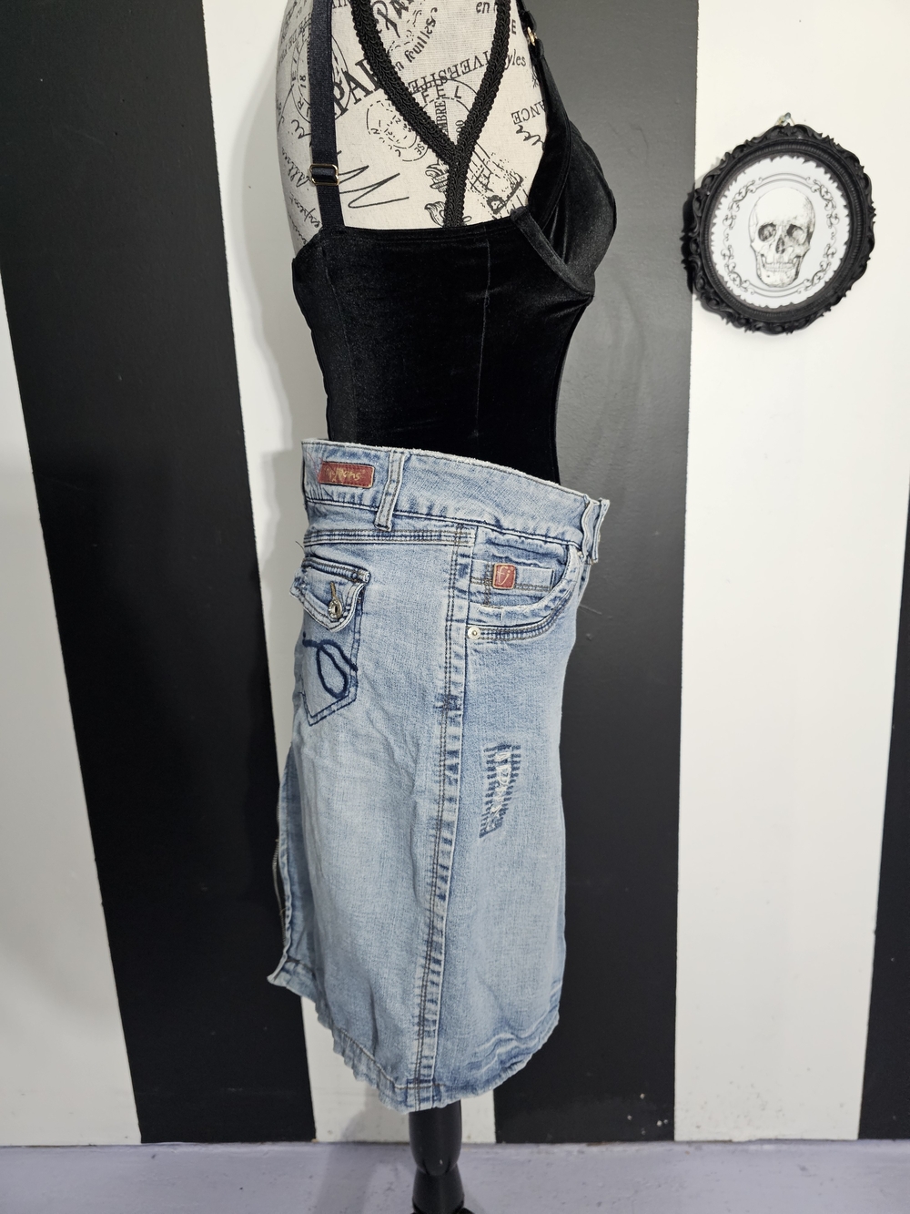 Light Wash Denim Pencil Skirt - Women - Picture 2 of 6